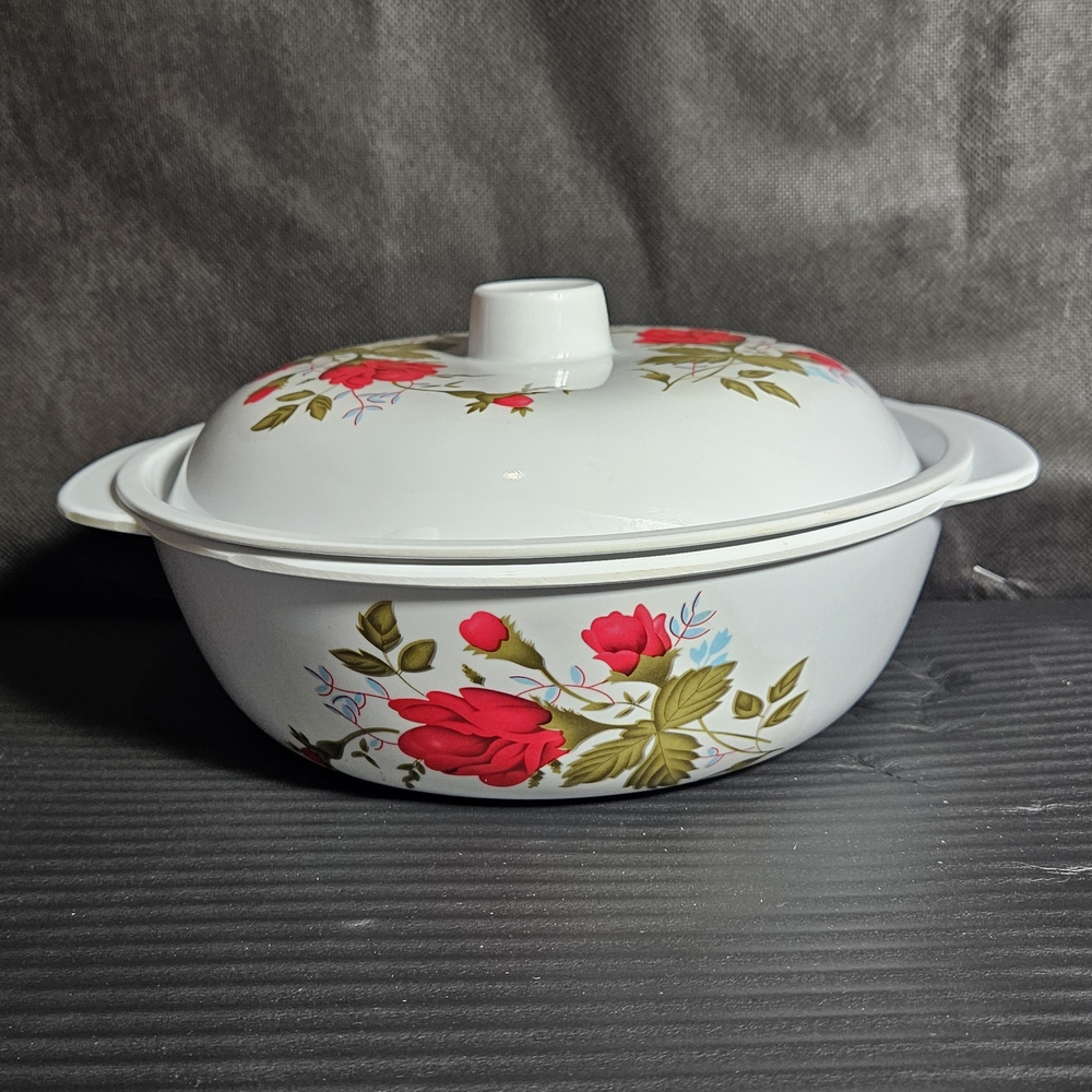 Melamine Ware w/ Lid Casserole Dishes Beatutiful Floral Summer Red Rose Vintage